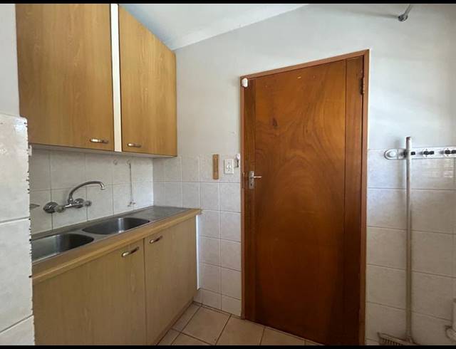 2 BEDROOM PROPERTY TO RENT IN DIE HOEWES